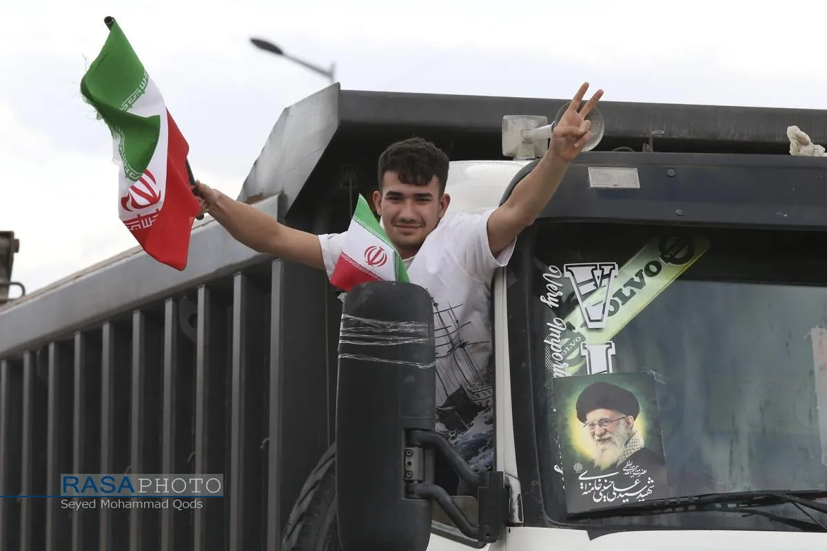 بیعت کامیون&zwnj;داران استان قم با رهبر معظم انقلاب