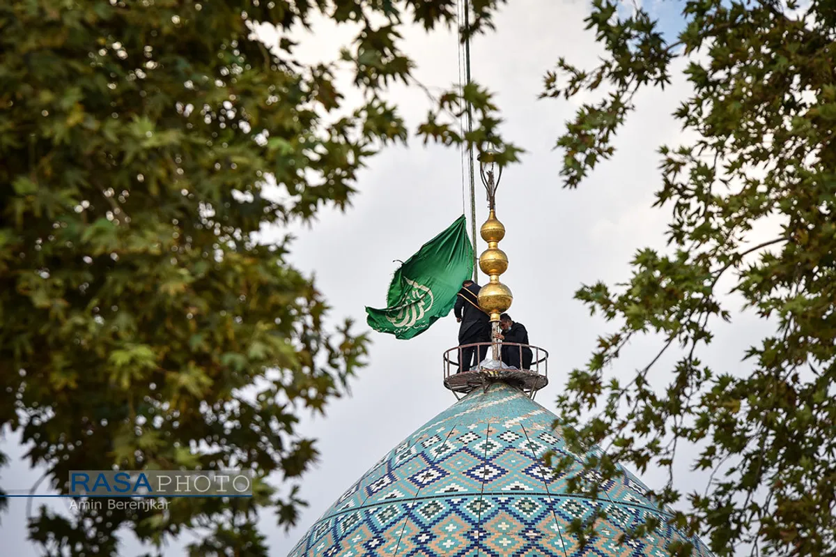 آیین تعویض پرچم حرم حضرت احمد بن موسی الکاظم در شیراز