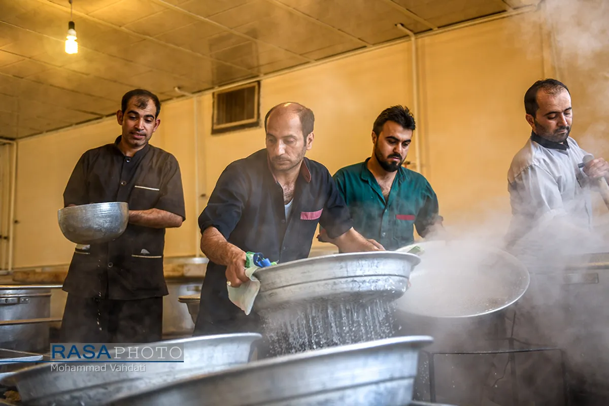 گزارش تصویری | سفره افطاری حضرت صاحب العصر (عج)