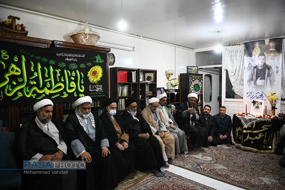 حضور امام جمعه و مسئولین استان قم در منزل طلبه شهید مدافع امنیت