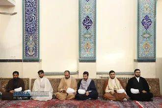جشن عمامه&zwnj;گذاری طلاب در بیوت مراجع تقلید به&zwnj;مناسبت روز میلاد حضرت زهرا (سلام&zwnj;الله&zwnj;علیها)