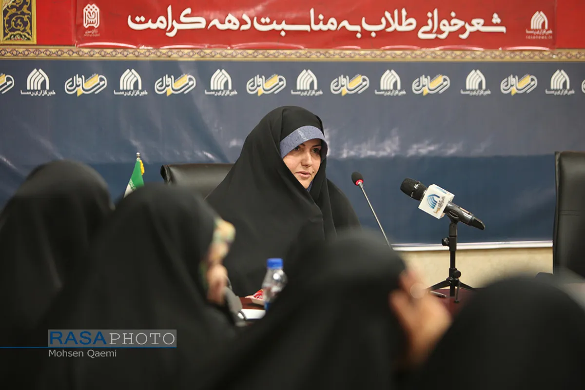 محفل شعر خوانی طلاب به مناسبت دهه کرامت با عنوان "محفل شعر آفاق"
