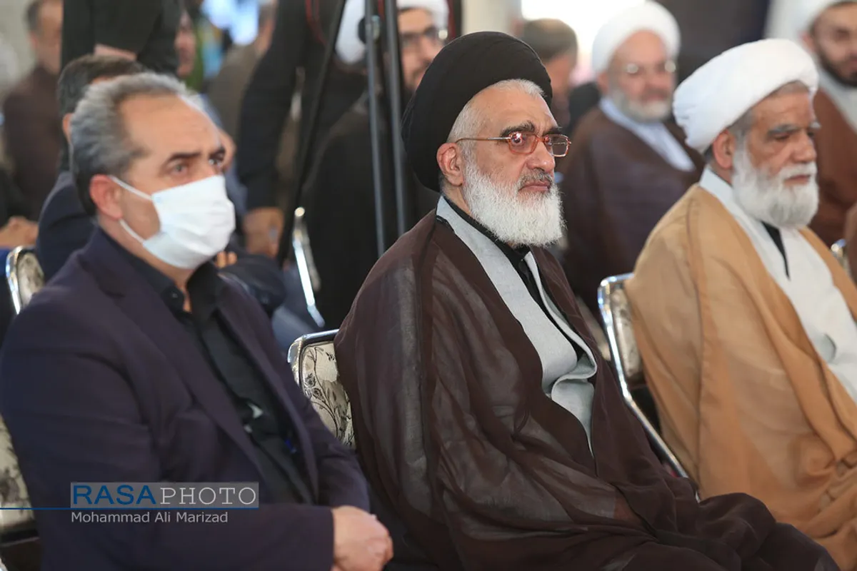 تجلیل از مدافعان سلامت و پرچمداران مواسات و همدلی&lrm;