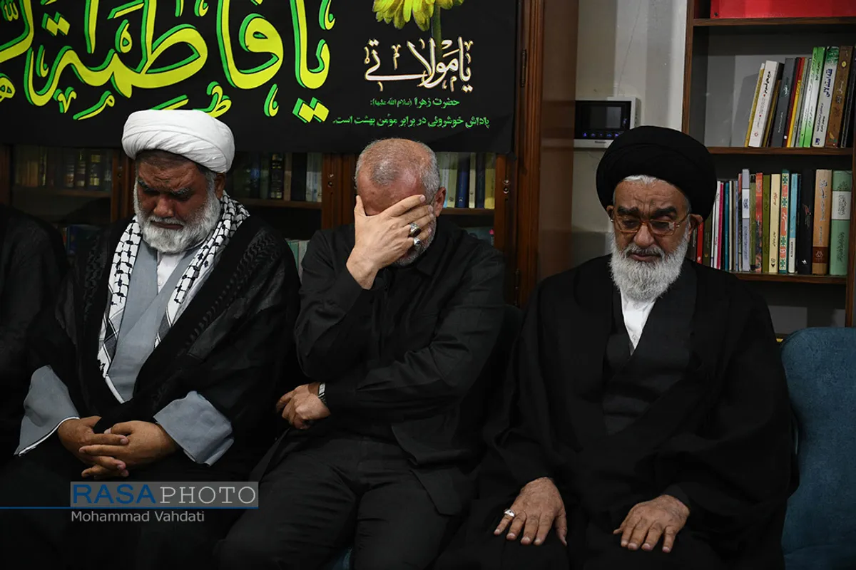 حضور امام جمعه و مسئولین استان قم در منزل طلبه شهید مدافع امنیت