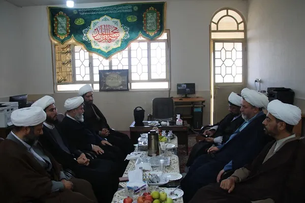 بازدید مدیر حوزه علمیه فارس از مدرسه صفاشهر با هدف بررسی وضعیت آموزشی