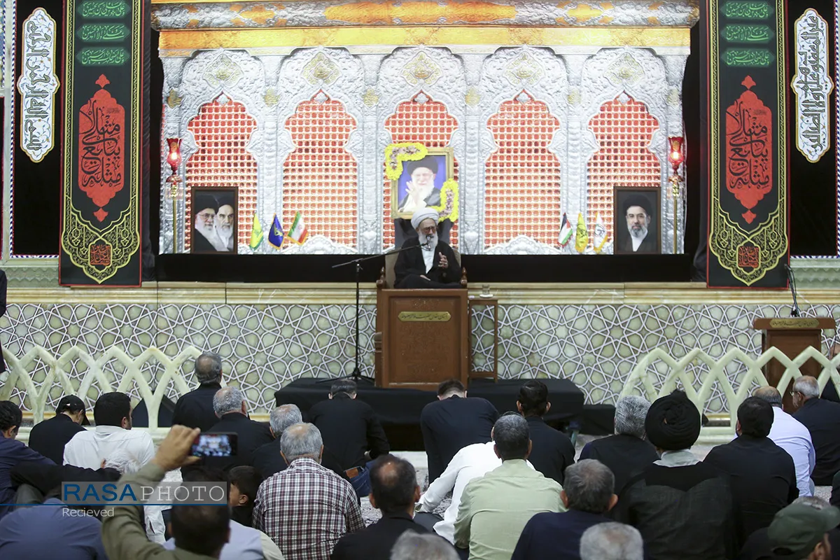 بزرگداشت رهبر شهید انقلاب از سوی آیت&zwnj;الله مکارم شیرازی در حرم مطهر
