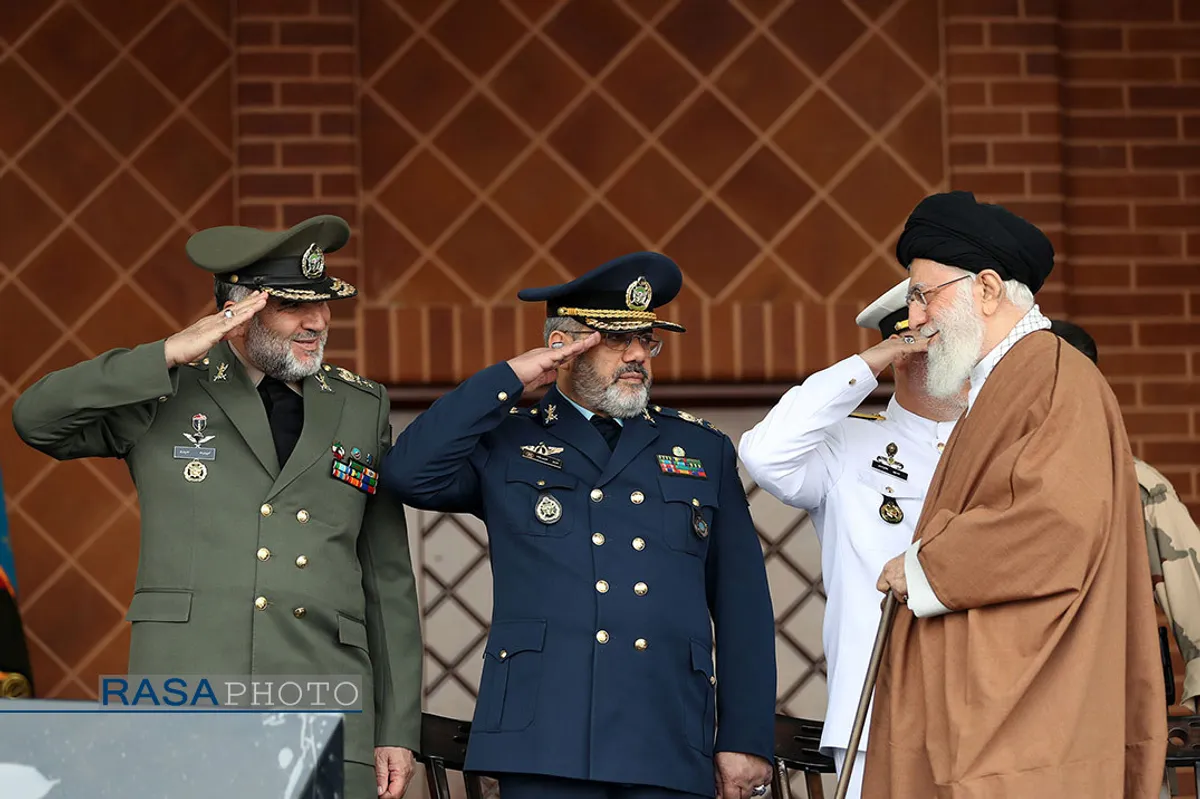 مراسم دانش&zwnj;آموختگی دانشجویان دانشگاههای افسری ارتش در دانشگاه خاتم&zwnj;الانبیاء(ص) با حضور رهبر انقلاب