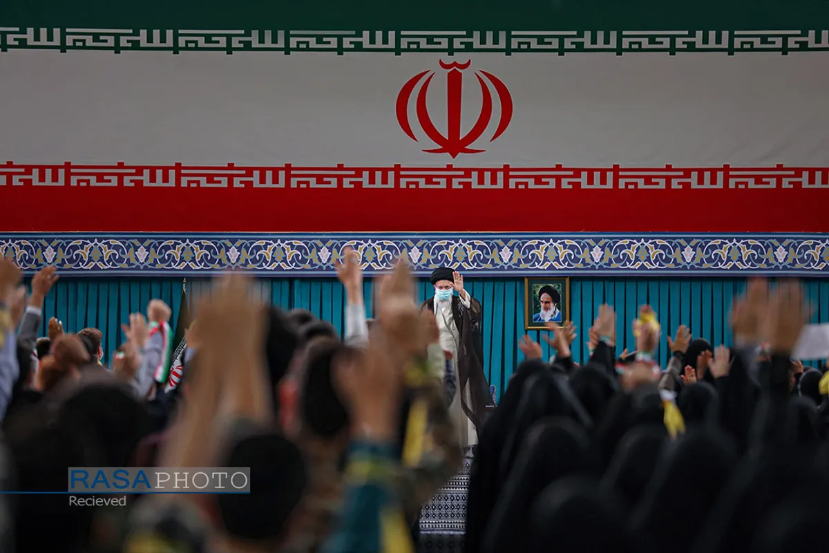 دیدار جمعی از دانش&zwnj;آموزان با مقام معظم رهبری1