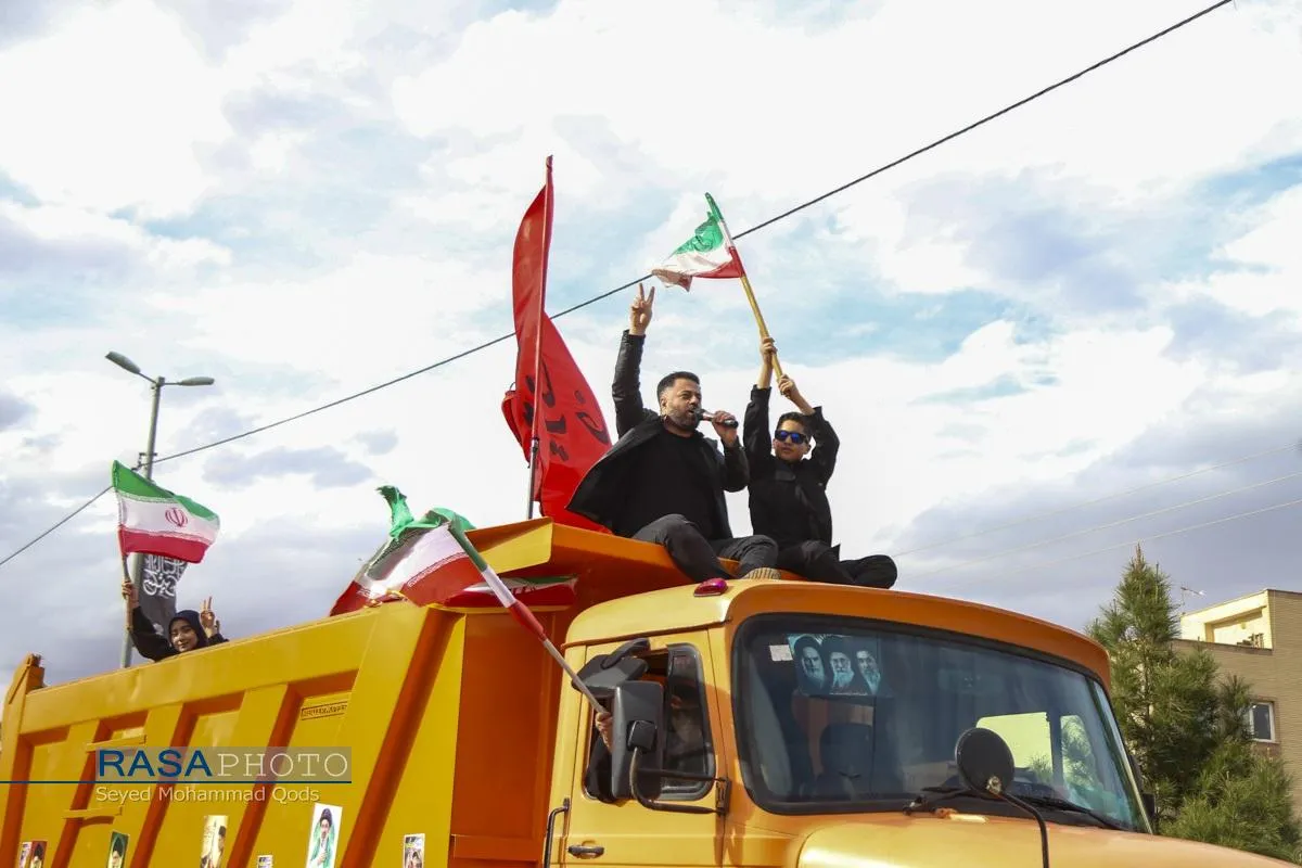 بیعت کامیون&zwnj;داران استان قم با رهبر معظم انقلاب