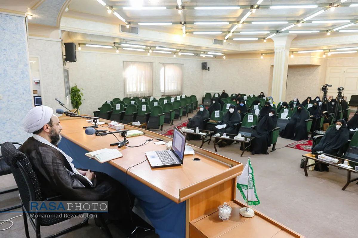 نشست بصیرتی و تحلیلی با موضوع "مبانی نقش مردم در نظام اسلامی"