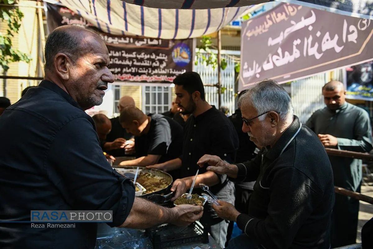 پذیرایی موکب ها از عزاداران و زائران، در روز وفات کریمه اهلبیت (ع)