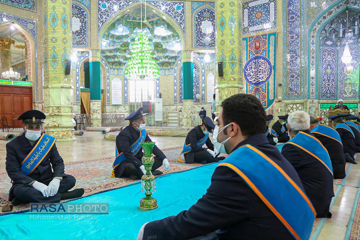 غبار روبی مسجد مقدس جمکران در آغاز دهه مهدویت