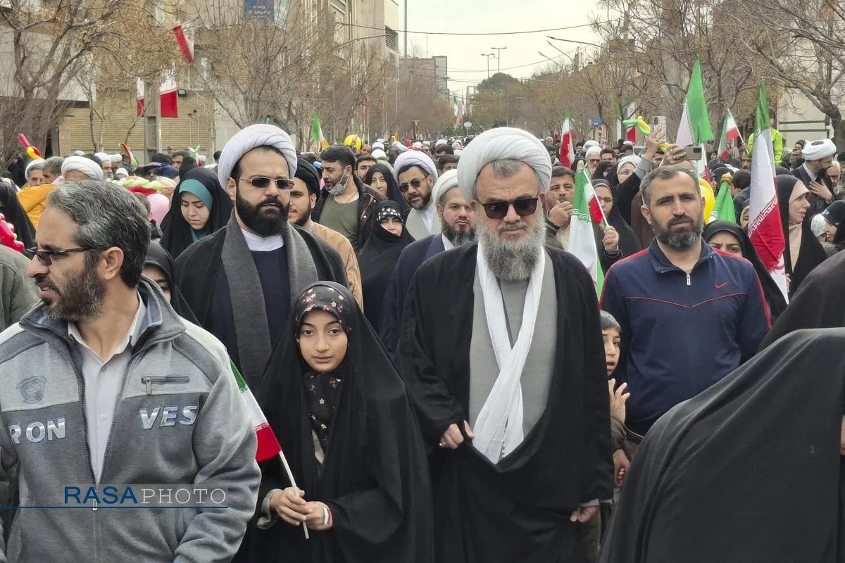حضور استاد هادوی تهرانی در راهپیمایی یوم الله ۲۲ بهمن در قم