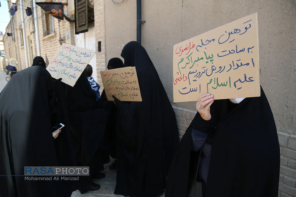 تجمع طلاب و دانشجویان در اعتراض به سکوت وزارت امور خارجه در توهین به پیامبر
