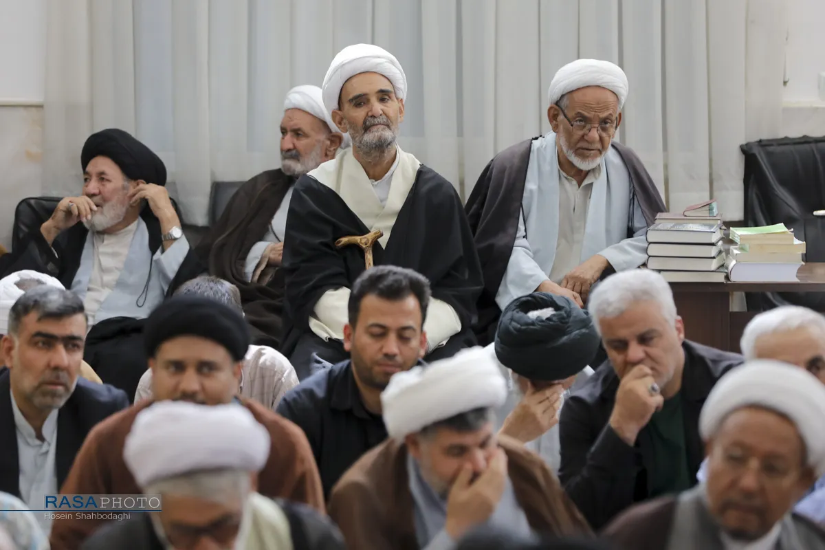 جشن میلاد پیامبر (ص) و عمامه گذاری طلاب در بیوت مراجع تقلید
