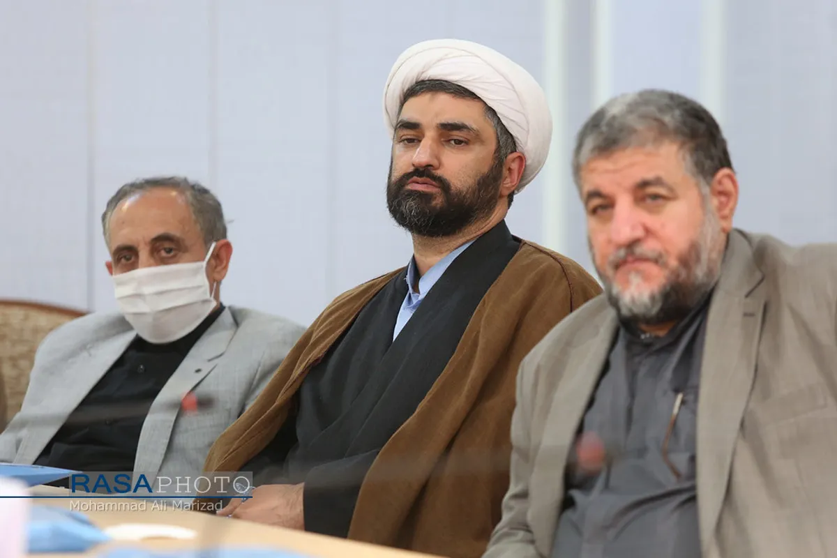 نفر وسط حجت الاسلام والمسلمین مهدی محققی مدیر عامل موسسه رسا | اولین نشست بررسی جایگاه و عملکرد حوزه در مقابله با صهیونیسم