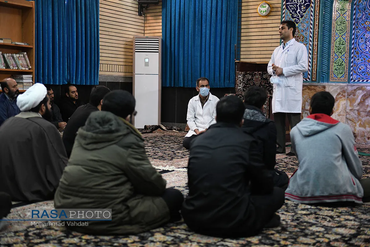 تقدیر جمعی از طلاب از پزشکان و پرستاران فعال در درمان بیماران مبتلا به کرونا