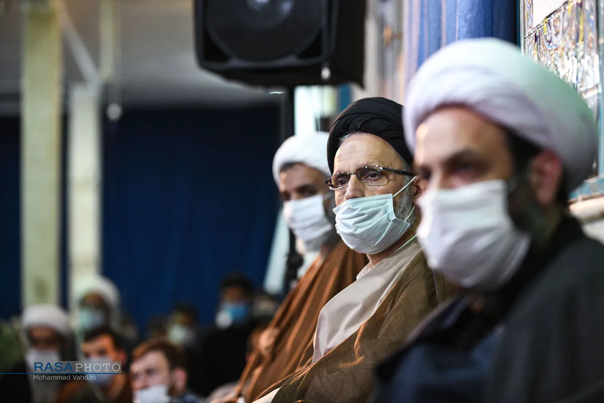 بزرگداشت حضرات آیات یزدی و مصباح یزدی در مدرسه حقانی قم