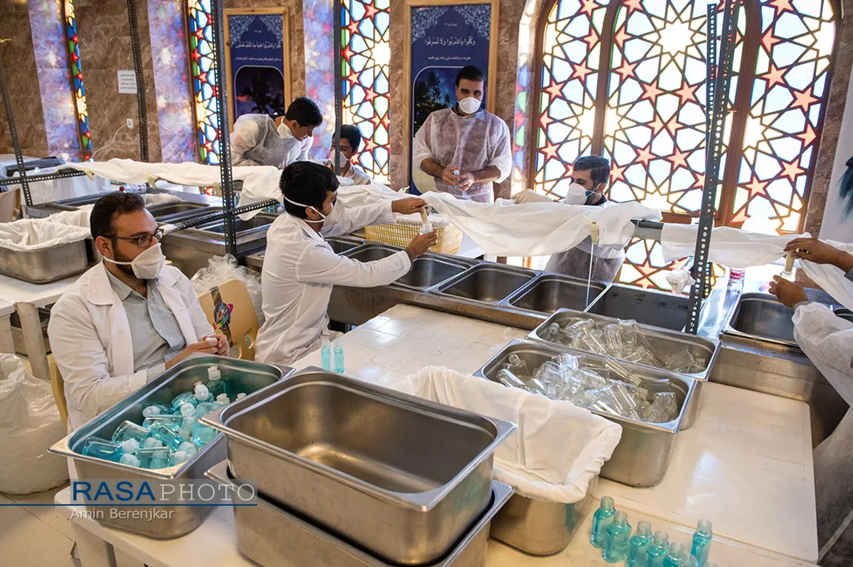 شیراز | تولید ماسک و ژل ضدعفونی در حرم مطهر علی بن حمزه(ع)
