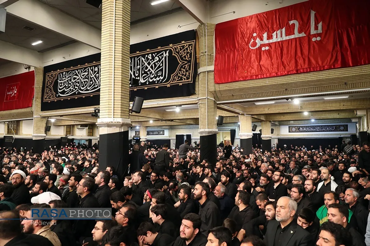 مراسم عزاداری شام غریبان با حضور مقام معظم رهبری