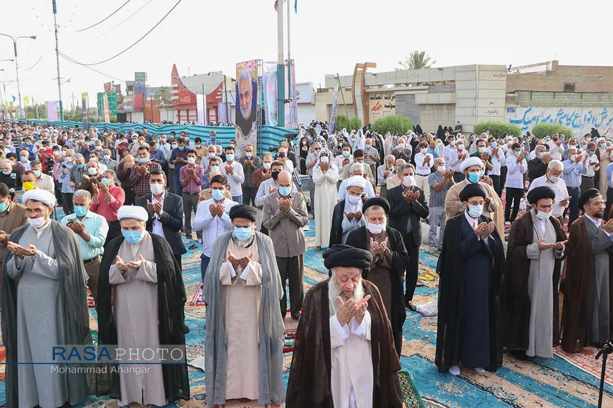 نماز عید سعید فطر به امامت آیت الله موسوی جزایری