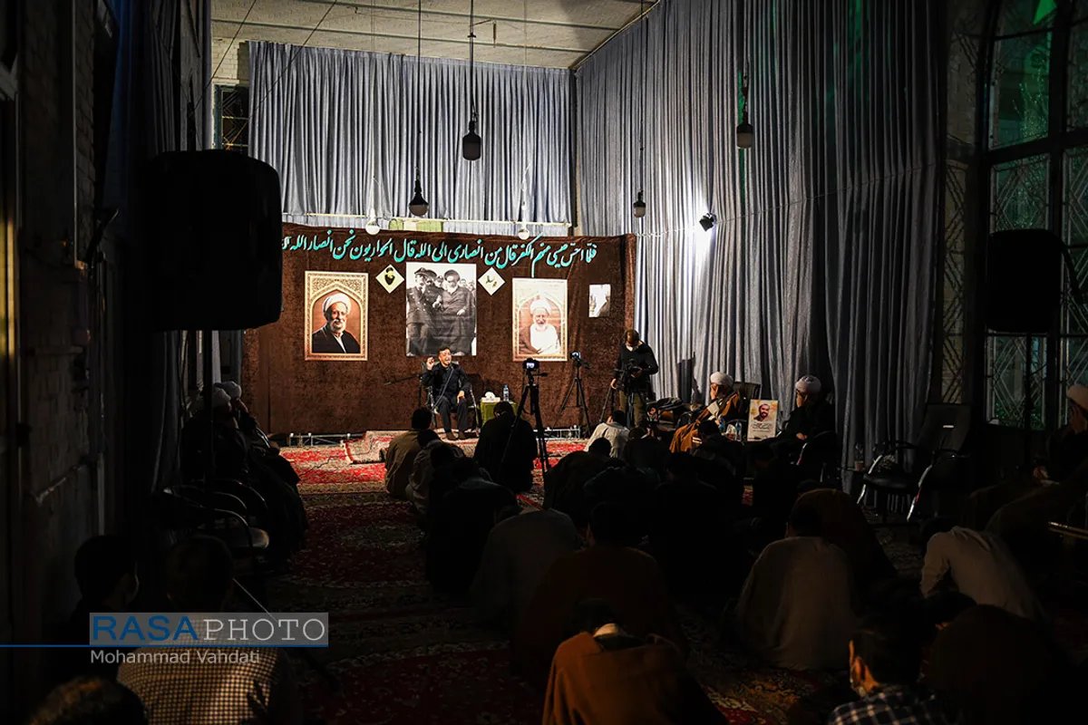 بزرگداشت حضرات آیات یزدی و مصباح یزدی در مدرسه حقانی قم