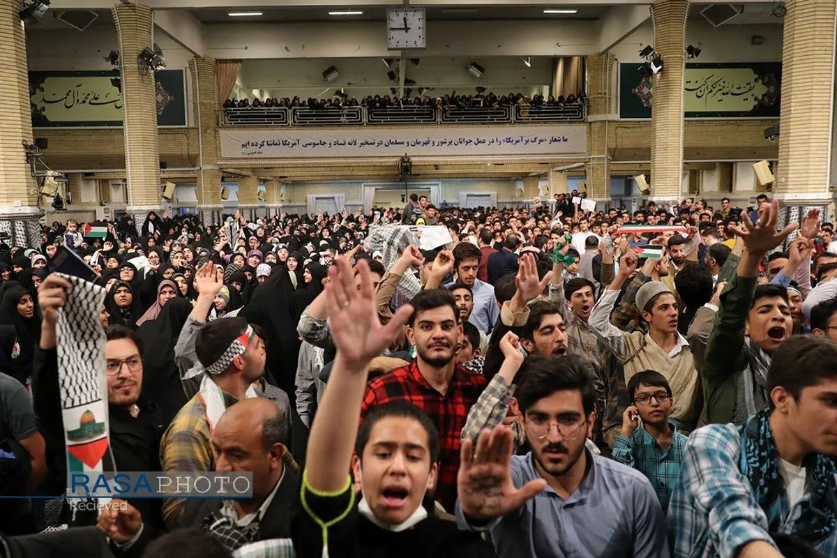 دیدار دانش&zwnj;آموزان و دانشجویان با مقام معظم رهبری