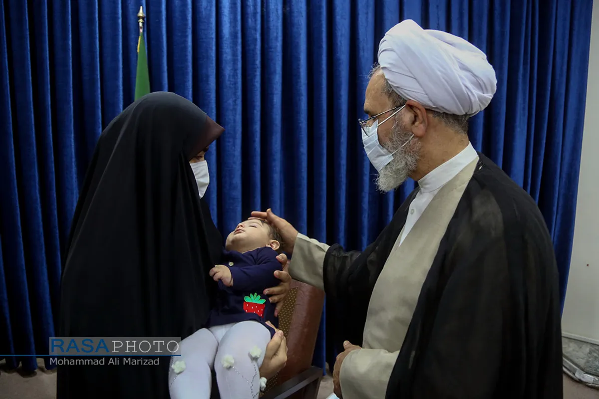 رونمایی از کتاب "سی سالگی" زندگینامه شهید صادقی با حضور آیت الله اعرافی