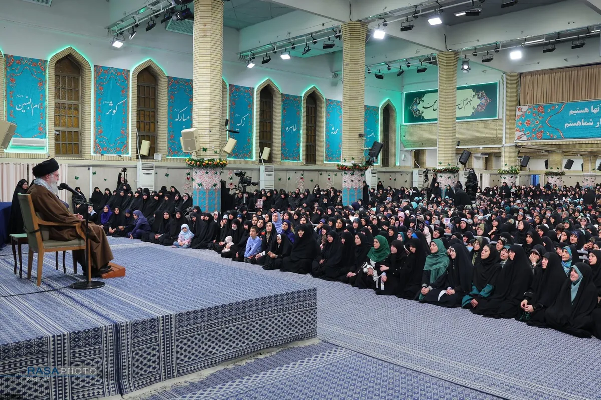 دیدار هزاران نفر از زنان و دختران با رهبر انقلاب