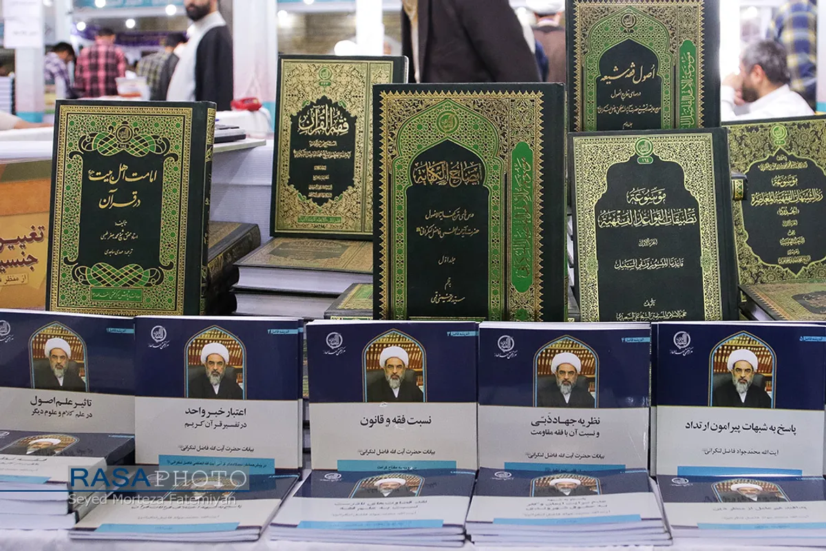 بازدید حجت الاسلام والمسلمین مروی از &laquo;هفتمین نمایشگاه تخصصی کتب حوزوی و معارف اسلامی&raquo;
