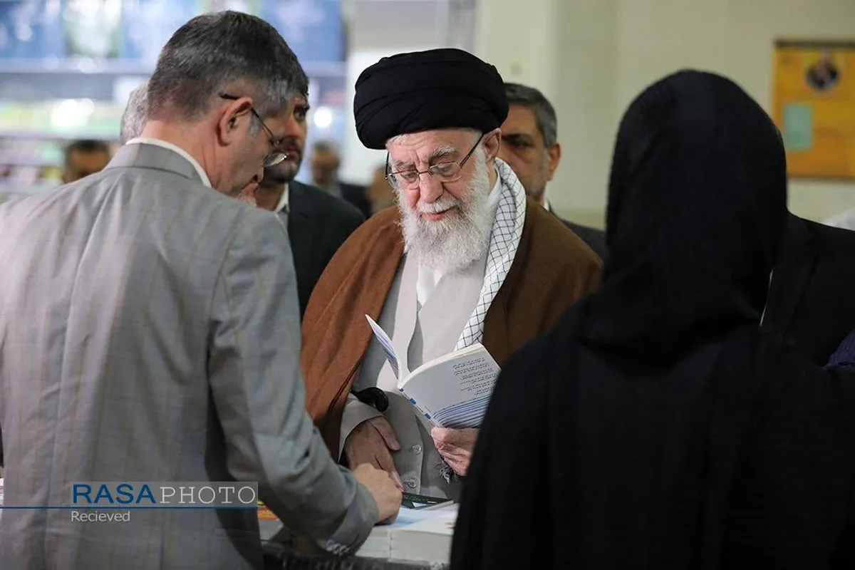 بازدید رهبر معظم انقلاب از سی و پنجمین نمایشگاه بین&zwnj;المللی کتاب تهران