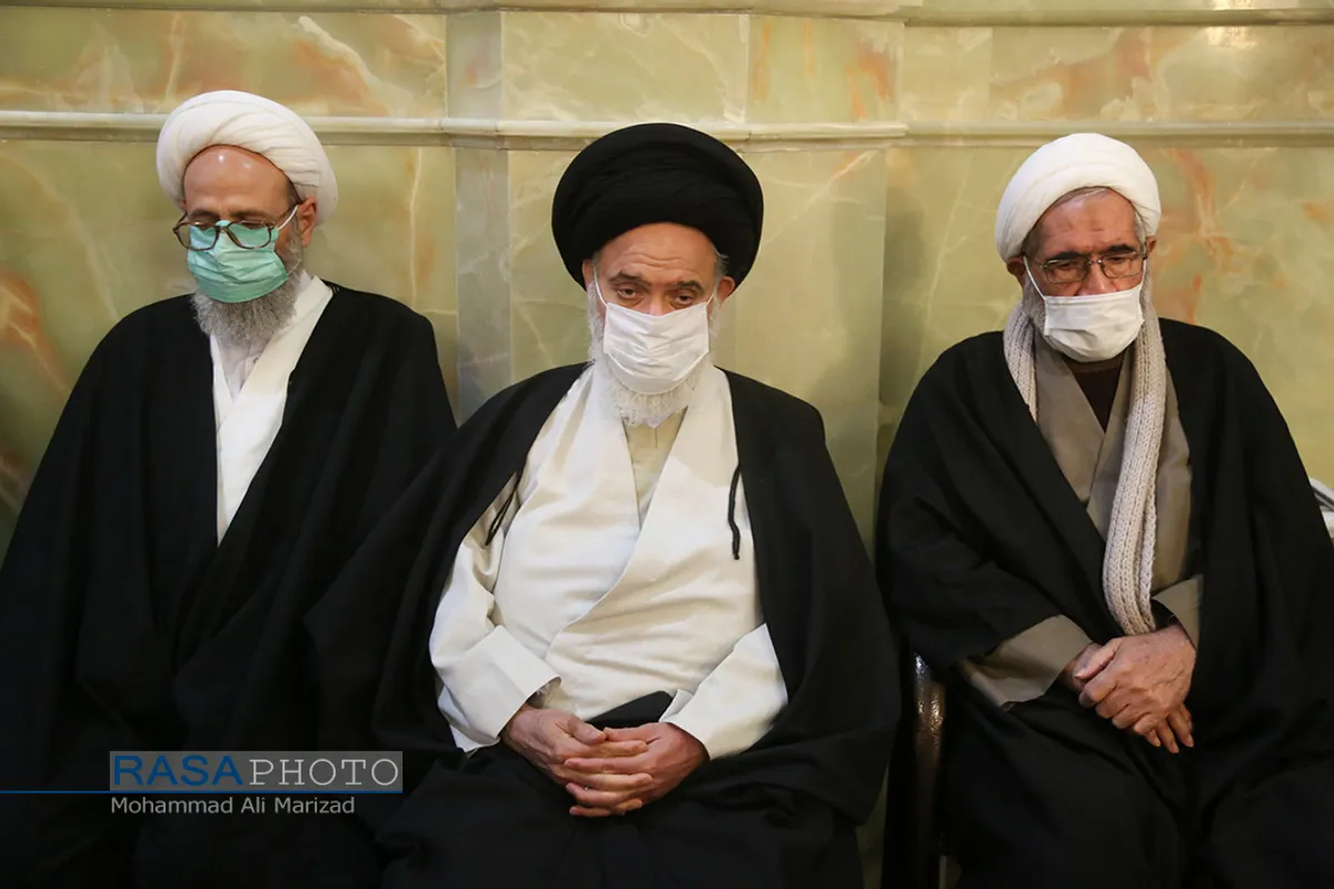 از راست آیت الله فقیهی، آیت الله حسینی بوشهری و آیت الله نمازی | مراسم تشییع پیکر آیت الله محمدی یزدی در قم