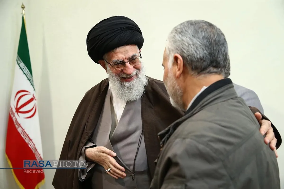 مجموعه&zwnj;ای از عکس&zwnj;های سردار شهید حاج قاسم سلیمانی در کنار رهبر معظم انقلاب