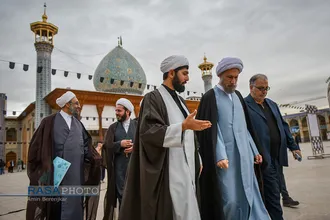 نشست صمیمانه مدیر حوزه&zwnj;های علمیه با کادر و اساتید مدارس علمیه استان فارس