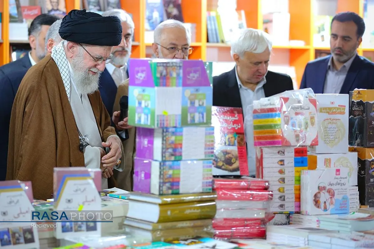 بازدید رهبر معظم انقلاب از سی و پنجمین نمایشگاه بین&zwnj;المللی کتاب تهران