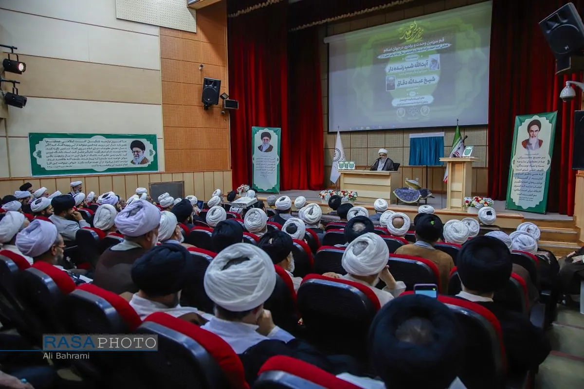 آیین رونمایی و آغاز برپایی جلسات درس اخلاق در مساجد استان قم با سخنرانی آیت الله شب زنده دار