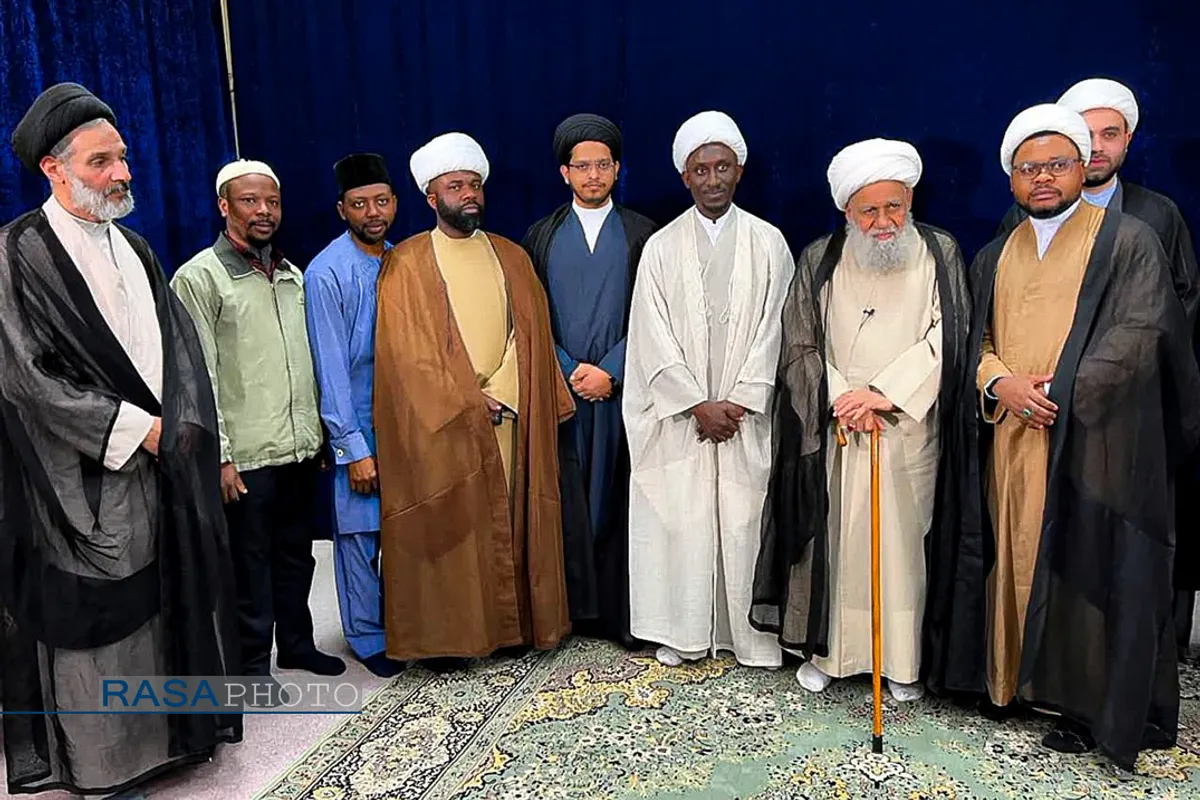 جشن عمامه&zwnj;گذاری تعدادی از طلاب حوزه علمیه قم با حضور آیت الله کریمی جهرمی
