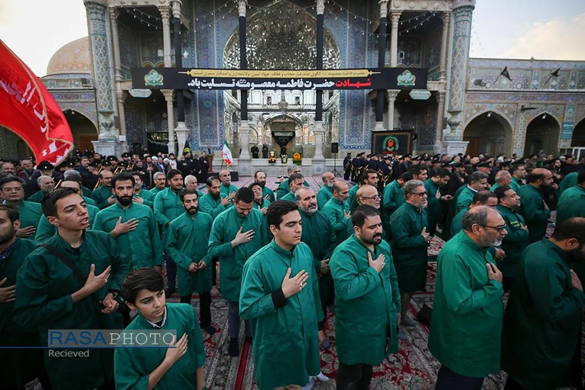 آیین تعویض پرچم گنبد مطهر حرم حضرت فاطمه معصومه (سلام&zwnj;الله&zwnj;علیها)
