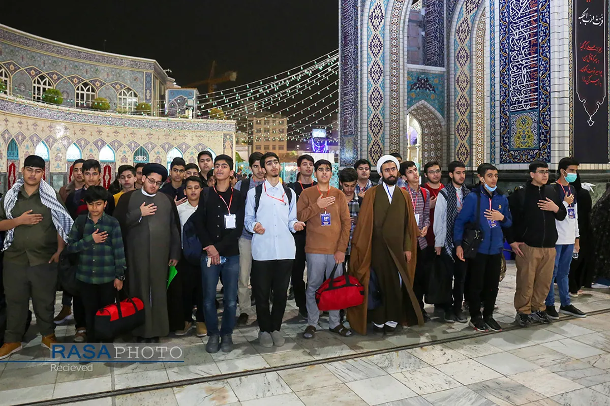 اعتکاف ۱۰۰۰ دهه هشتادی در حرم مطهر رضوی