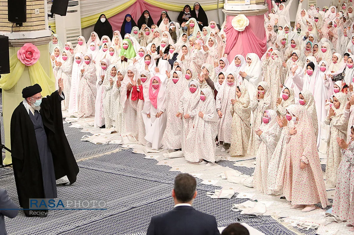 مراسم جشن تکلیف دختران دانش&zwnj;آموز با حضور مقام معظم رهبری
