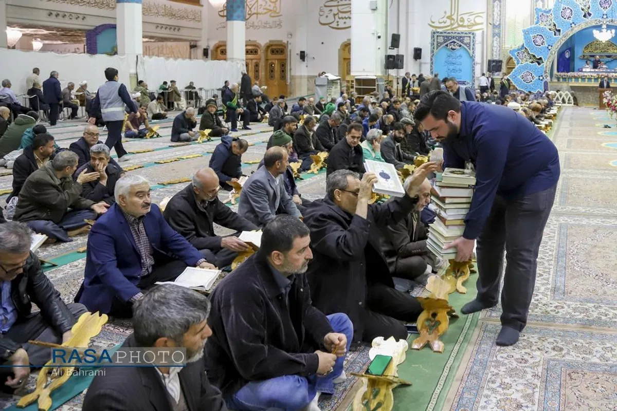 آئین جزء&zwnj;خوانی قرآن کریم در حرم حضرت معصومه (س)