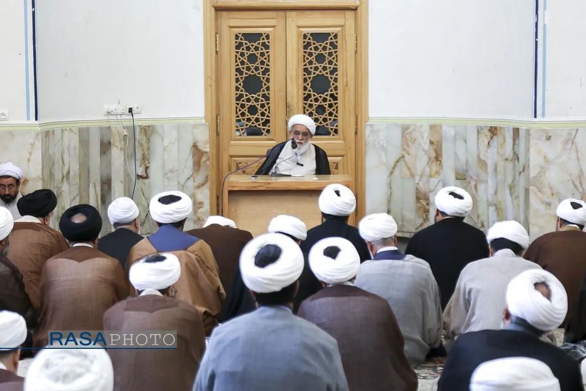 دیدار اعضای مجمع نمایندگان طلاب با آیت الله شب زنده&zwnj;دار