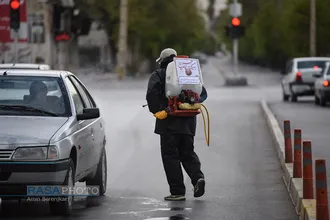 ضد عفونی خودرو&zwnj;ها توسط طلاب و دانشجویان در شیراز