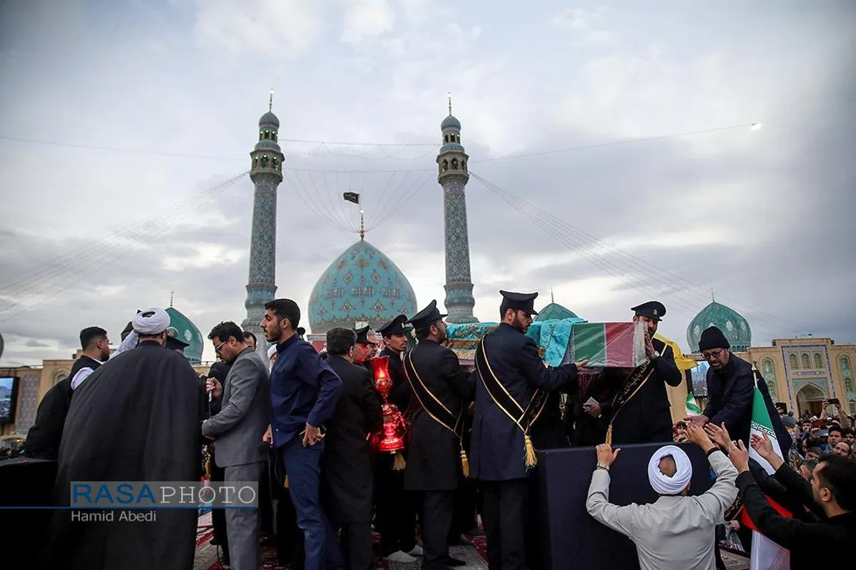تشییع و تدفین دو شهید گمنام دفاع مقدس در مسجد مقدس جمکران
