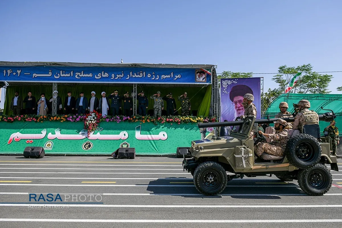 رژه نیروهای مسلح استان قم بمناسبت آغاز هفته دفاع مقدس