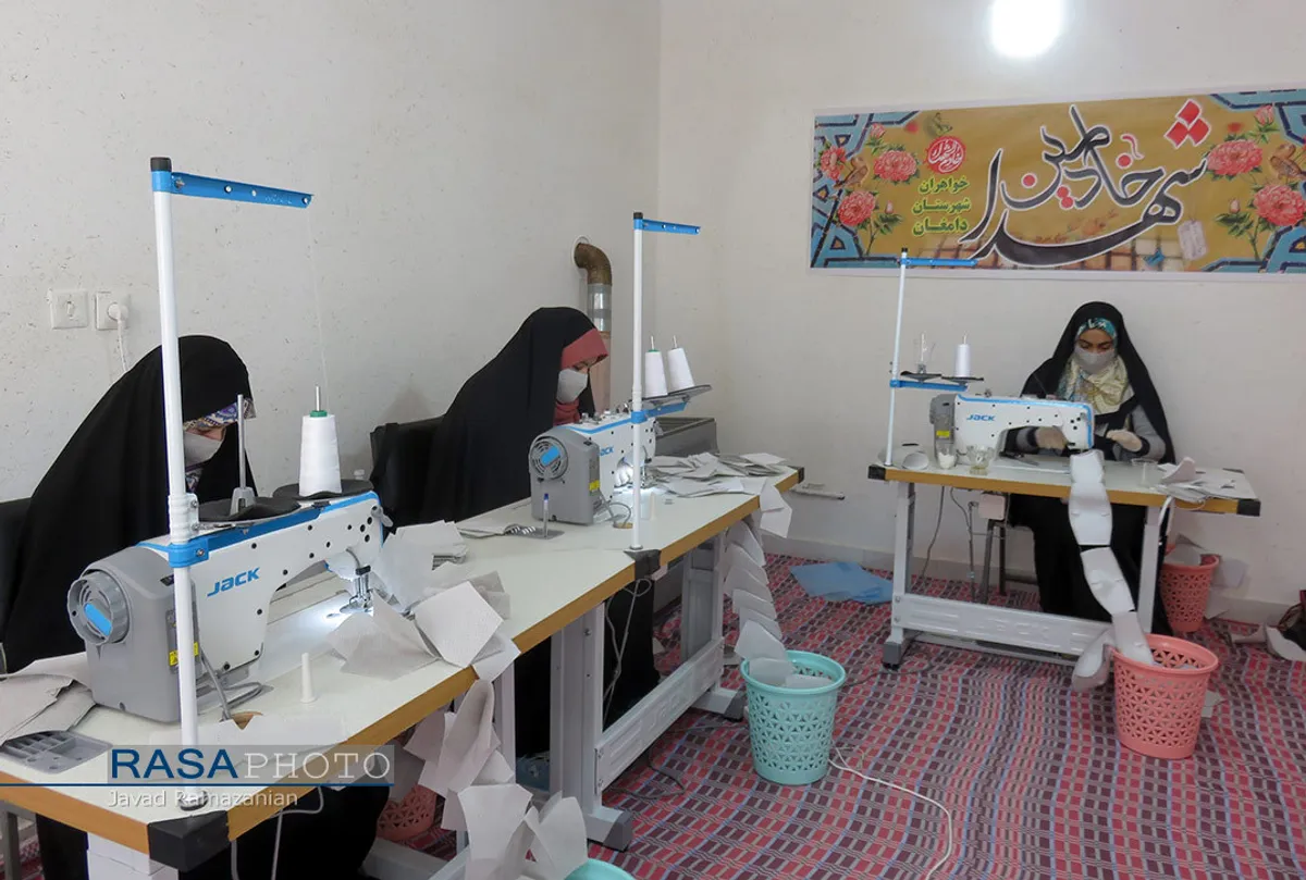 کارگاه تولید ماسک بانوان طلبه و بسیجی