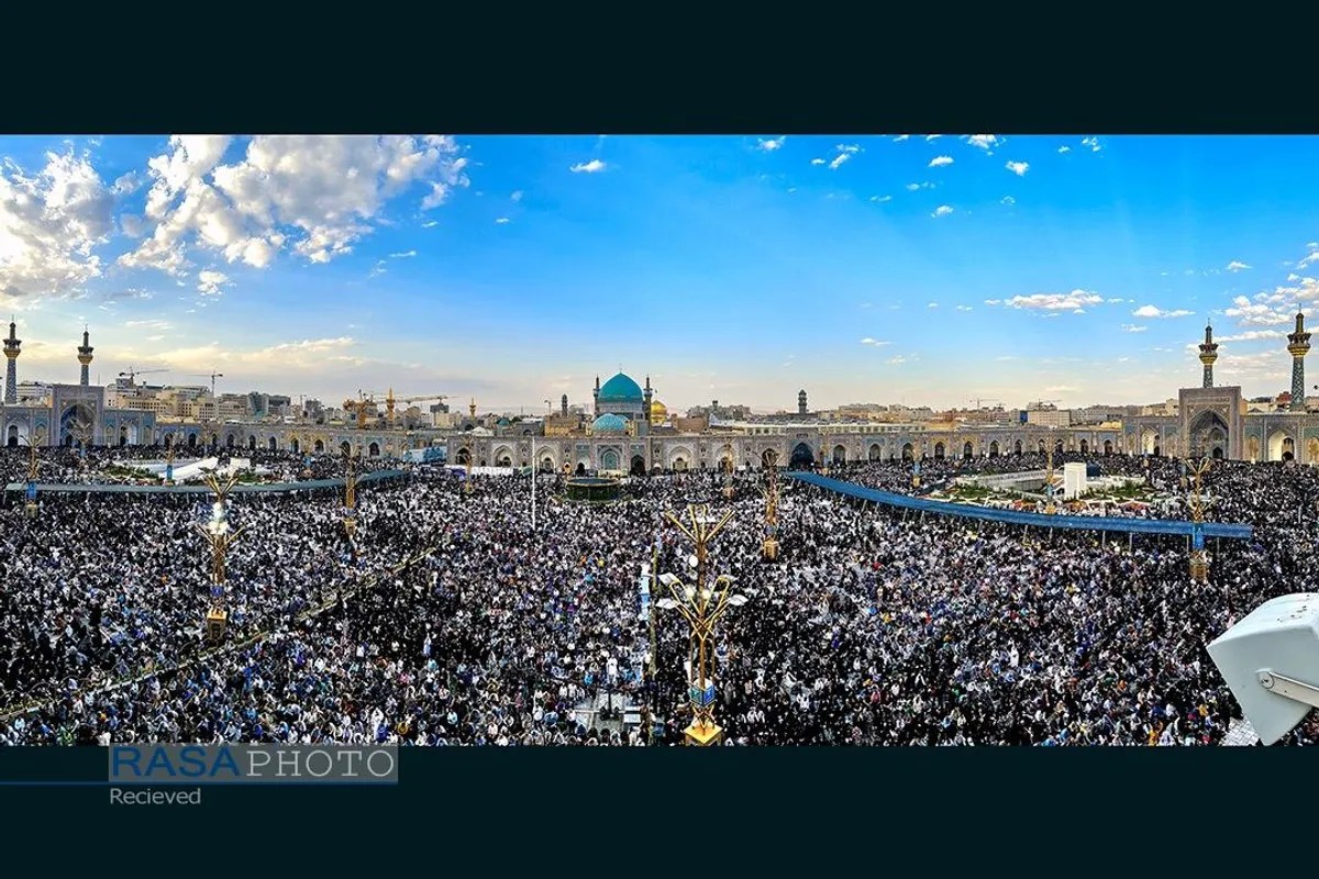قرائت دعای پرفیض عرفه در حرم مطهر رضوی