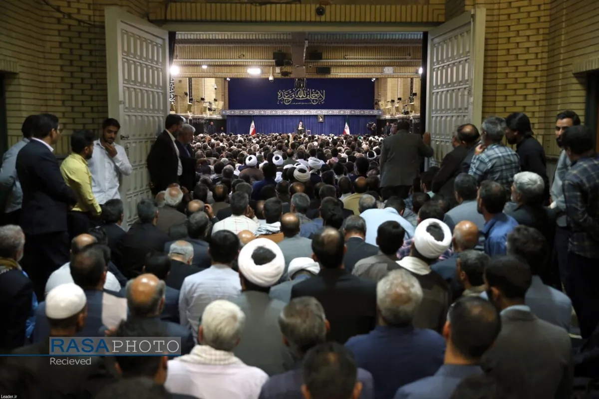 هزاران نفر از مردم شریف استان&zwnj;های &laquo;سیستان و بلوچستان&raquo; و &laquo;خراسان جنوبی&raquo; با حضور در حسینیه امام خمینی با رهبر انقلاب اسلامی دیدار کردند.
