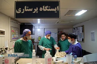 حضور جمعی از طلاب در بخش درمانی بیماران کرونایی در شب میلاد امیرالمومنین (علیه السلام)