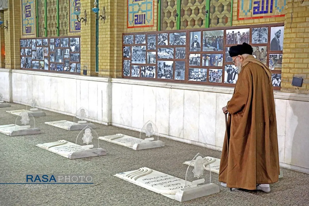 حضور مقام معظم رهبری در مرقد مطهر امام راحل (ره) و گلزار شهدای بهشت زهرا (سلام&zwnj;الله&zwnj;علیها)